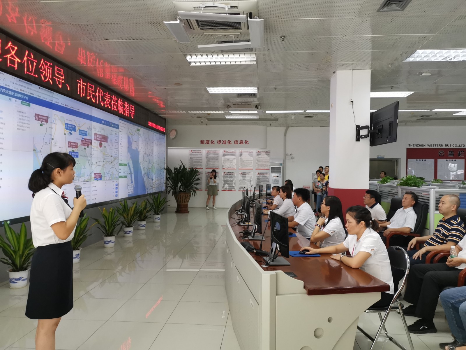 “科技改變公交”，西部公汽全面提升行業(yè)服務(wù)水平，引領(lǐng)城市智慧公交出行